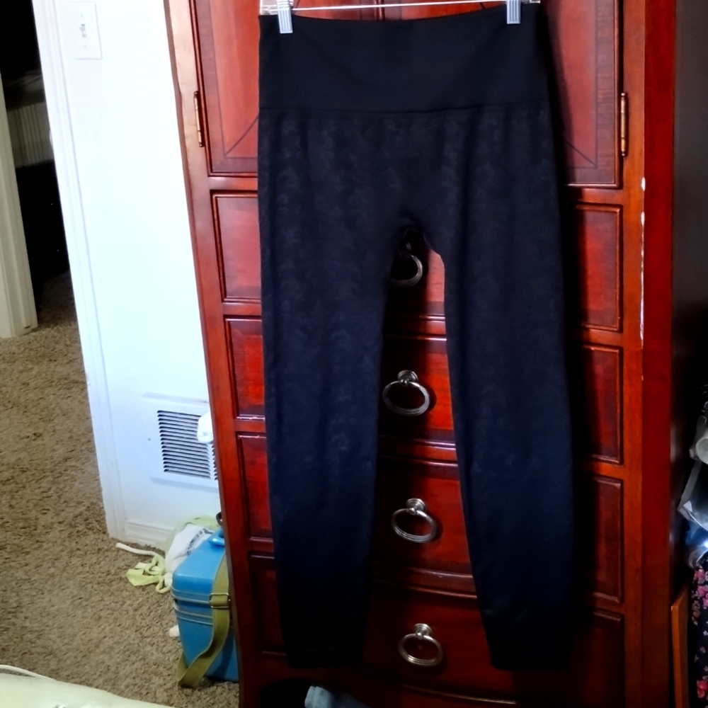 NWOT French Laundry Paisley Black Leggings